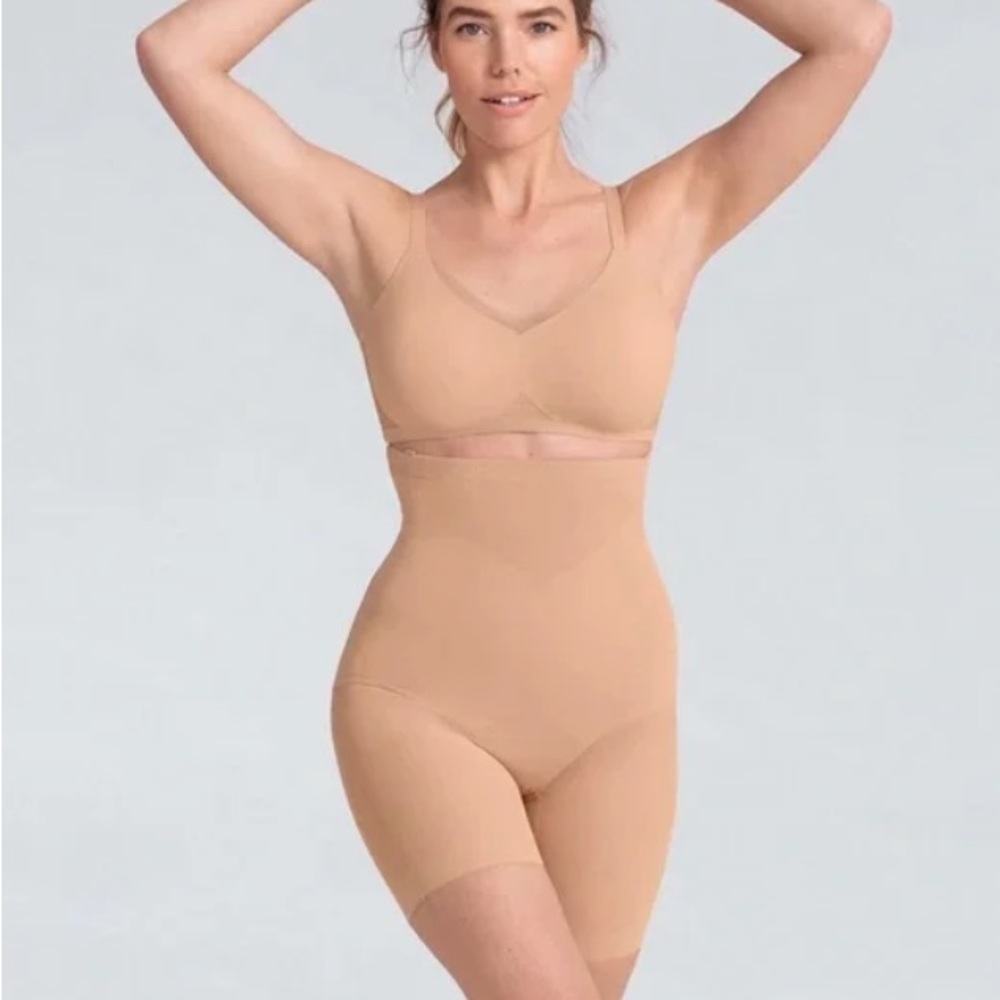 COPY - Honeylove-  SuperPower Short Shapewear - Sand - New - M